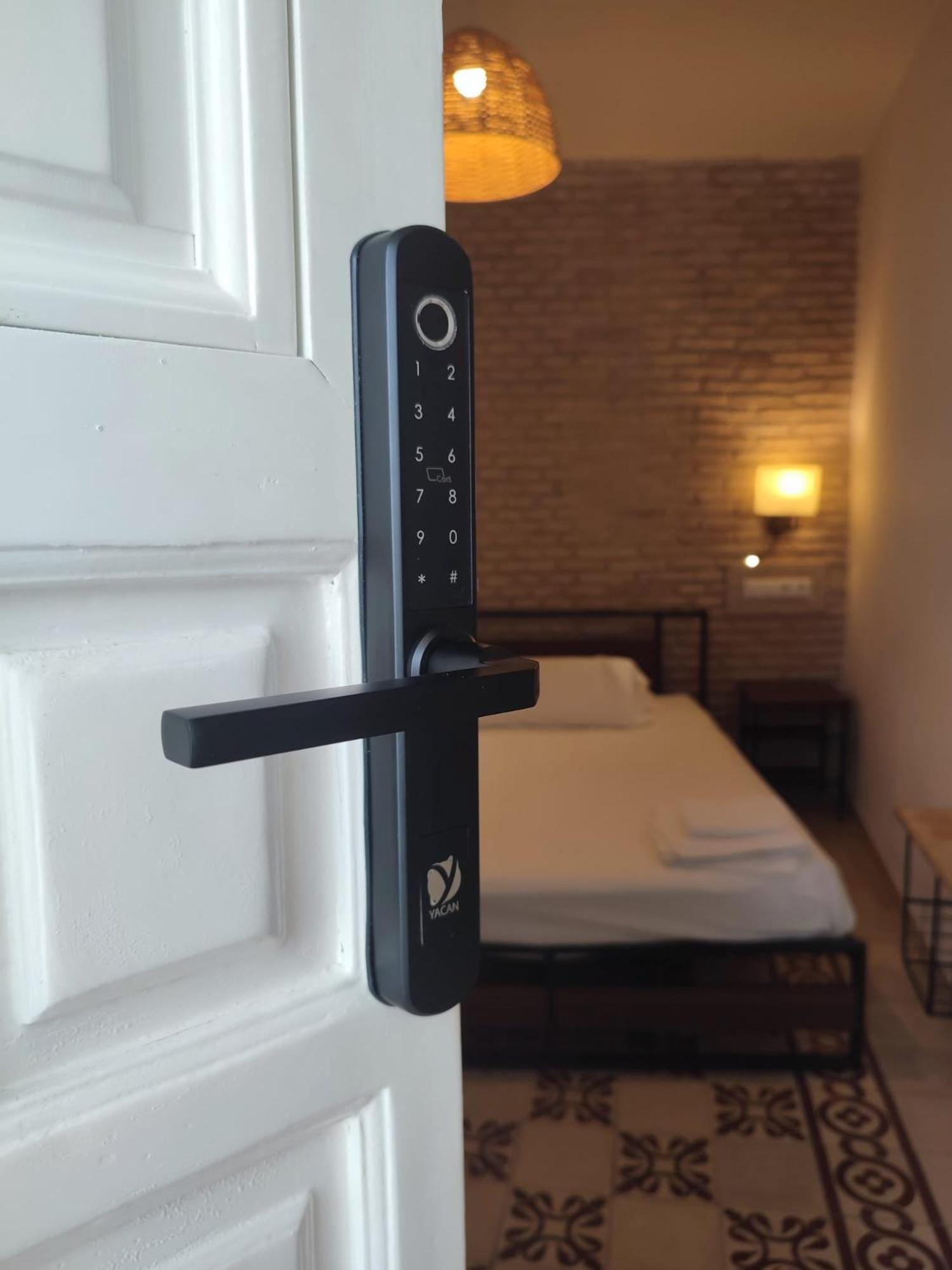 Hostel Ibarra By Bossh! Hotels Seville Ngoại thất bức ảnh